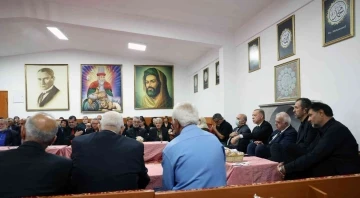 Cumhurbaşkanı Erdoğan cemevinde Alevi dedeleriyle birlikte iftar yaptı
