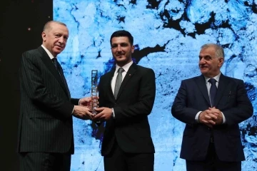 Cumhurbaşkanı Erdoğan’dan İHA foto muhabiri İsmail Coşkun’a birincilik ödülü
