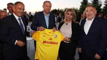 Cumhurbaşkanı’na Kayserispor forması
