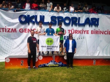 Denizli’nin 14 yaşındaki başarılı atleti, Türkiye şampiyonasından dereceyle döndü
