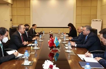 Dışişleri Bakanı Çavuşoğlu, Kazakistanlı mevkidaşı Tileuberdi ile görüştü