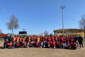 Döşemealtı Futbol Okulu öğrencileri dostluk maçına çıktı
