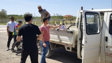 Edirne’de bisiklet yarışında yorgun düşenler ambulans ve kamyonetle geri getirildi
