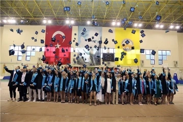 Edirne’de üniversite öğrencilerinin mezuniyet sevinci
