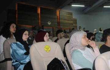 Elazığ’da mezun olan yabancı uyruklu 100 öğrenci şiir gecesinde buluştu

