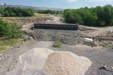 Elazığ’da Şorşor Deresi üzerine yeni köprü inşa ediyor
