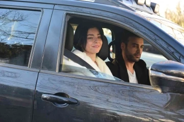 Emre Kaya suskun, Merve Boluğur &quot;Aşk yok iş var&quot; diyor