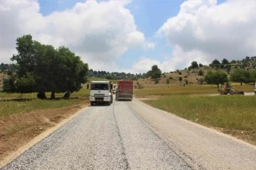 Erdemli’de 12 mahallenin 40 yıllık yol hasreti sona erdi
