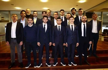 Fenerbahçe, genç oyuncularıyla sözleşme imzaladı
