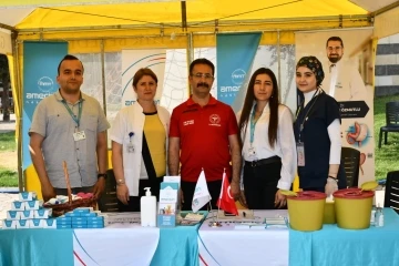 Festivale katılanların kan şekerini ölçtüler
