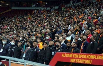 Galatasaray - Karagümrük maçı öncesinde saygı duruşu
