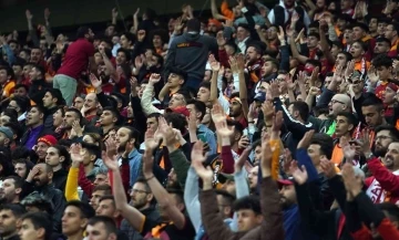 Galatasaray taraftarından yönetime tepki
