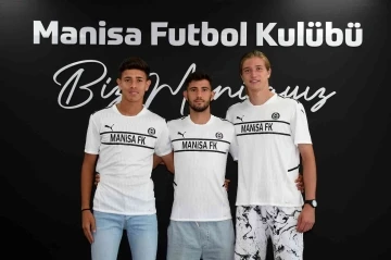 Genç futbolcular Ayberk, Berke ve Arda profesyonel oldu
