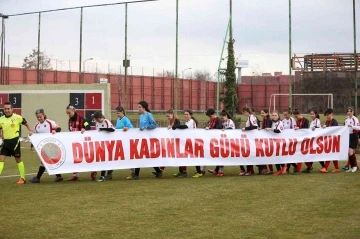 Gençlerbirliği ve Eskişehirspor kadın futbol takımlardan ’8 Mart Dünya Kadınlar Günü’ne özel dostluk maçı
