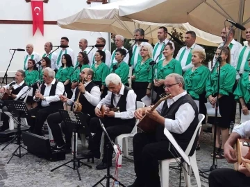 Gölcük Belediyesi Türk Halk Müziği Korosu’ndan konser
