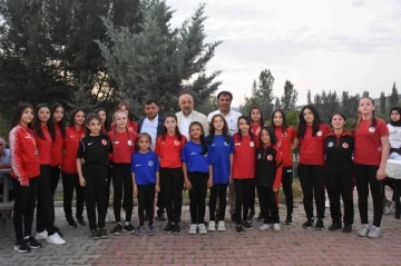 Güreş müsabakalarında derece elde eden sporcular ödüllendirildi
