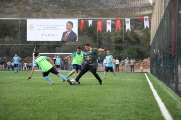 Güzelbağ Spor Alanı dostluk maçıyla açıldı
