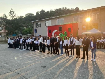 Hanönü ’de öğrenciler mezuniyet coşkusu yaşadı
