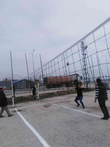 Hassa’da voleybol sahaları yeniden düzenlendi
