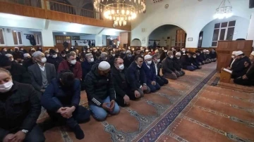 Hatip Camii’nde sabah namazına yoğun katılım
