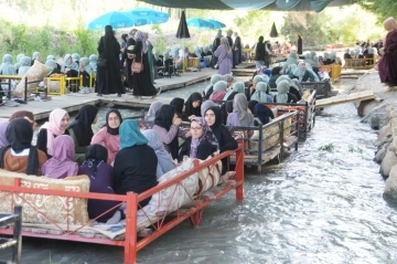 Hayırsever iş insanından 850 yatılı Kur’an kursu öğrencisine yemek ziyafeti
