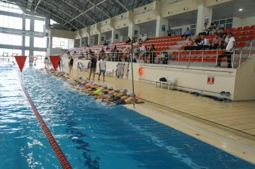 İpekyolu Belediyesinden çocuklar için yüzme kursu
