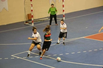 İşitme Engelliler Kadın Futsal Türkiye Şampiyonası devam ediyor
