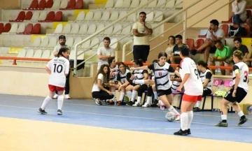 İşitme Engelliler Kadın Futsal Türkiye Şampiyonası Karabük’te başladı
