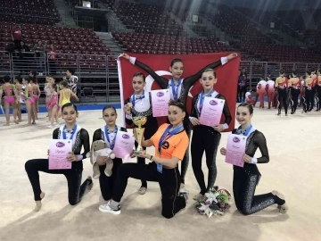 İstanbul Şavkar Kulübü Estetik Cimnastik Takımı, Bulgaristan’dan altın madalya ile döndü
