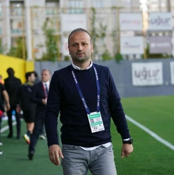 İstanbulspor, Osman Zeki Korkmaz ile 3 yıllık yeni sözleşme imzaladı
