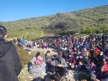İzmir’de yasa dışı yollarla kaçmaya çalışan 120 göçmen yakalandı
