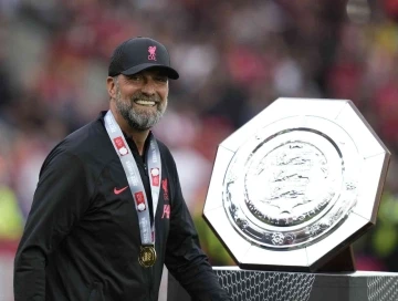 Jürgen Klopp, kupa koleksiyonuna bir yenisini daha ekledi
