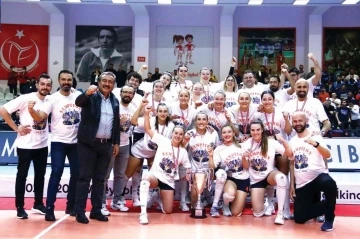 Kadınlar Voleybol 1. Ligi Play-off: Çukurova Belediyesi Spor Külübü: 3 - Karşıyaka Spor Kulübü: 0
