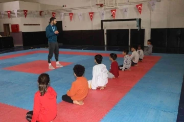 Karaköprü’de çocuklara kickboks kursu
