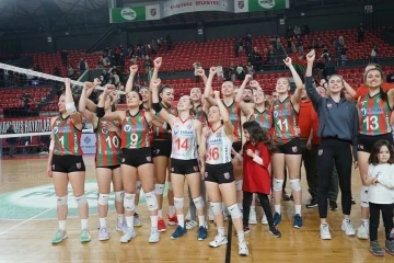Karşıyaka Kadın Voleybol Takımı’nda play-off heyecanı
