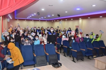 Kastamonu’da öğrencilere sosyal medya bağımlılığı anlatıldı
