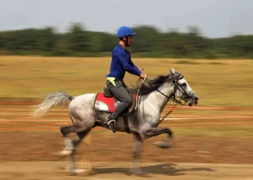 Kastamonu’nda at yarışlarına vatandaşlardan yoğun ilgi
