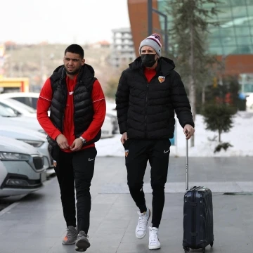 Kayserispor, 25 futbolcuyla İstanbul’a gitti

