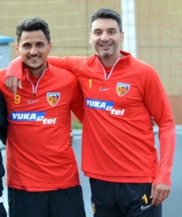 Kayserispor, Mustafa Pektemek ve Cenk Gönen ile devam edecek
