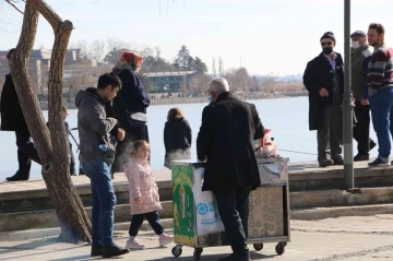 Kış güneşi Başkent’te parkları renklendirdi
