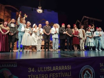 Kocaeli Şehir Tiyatroları oyuncuları Denizli’de sahne aldı
