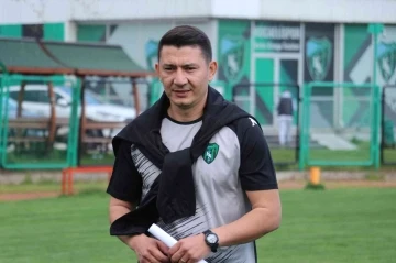 Kocaelispor’un yeni teknik direktörü Fırat Gül ilk antrenmanına çıktı

