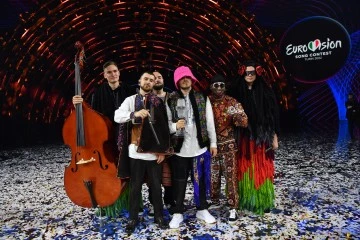 kraynalı grup Eurovision’dan kazandığı kristal mikrofonu 900 bin dolara sattı