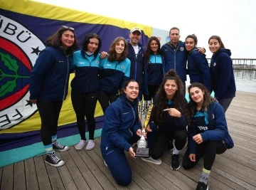 Kürekte Fenerbahçe, kadınlarda ve erkeklerde şampiyon
