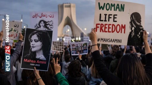 Mahsa Jina Amini&rsquo;nin &ouml;l&uuml;m&uuml;n&uuml;n &uuml;zerinden d&ouml;rt yıl ge&ccedil;ti: İran&rsquo;da baskı s&uuml;r&uuml;yor