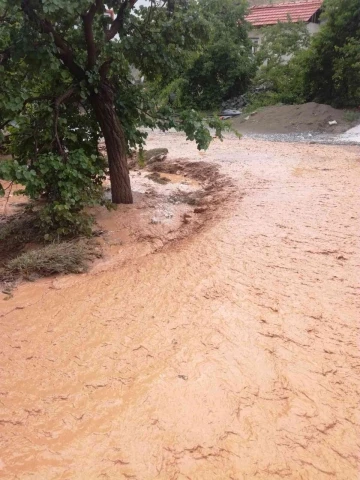 Malatya’da sağanak yağış sele neden oldu
