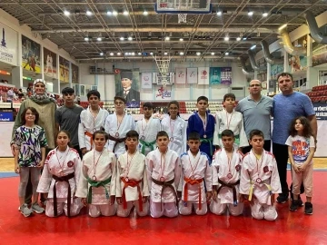 Manisa BBSK’lı judocular İzmir’de madalyaları topladı
