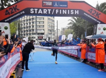 Maraton İzmir’de yeniden rekor kırıldı
