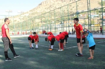 Mardin’de geleceğin futbol yıldızları yetişiyor
