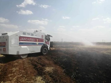 Mardin’de tarladaki yangına TOMA ile müdahale
